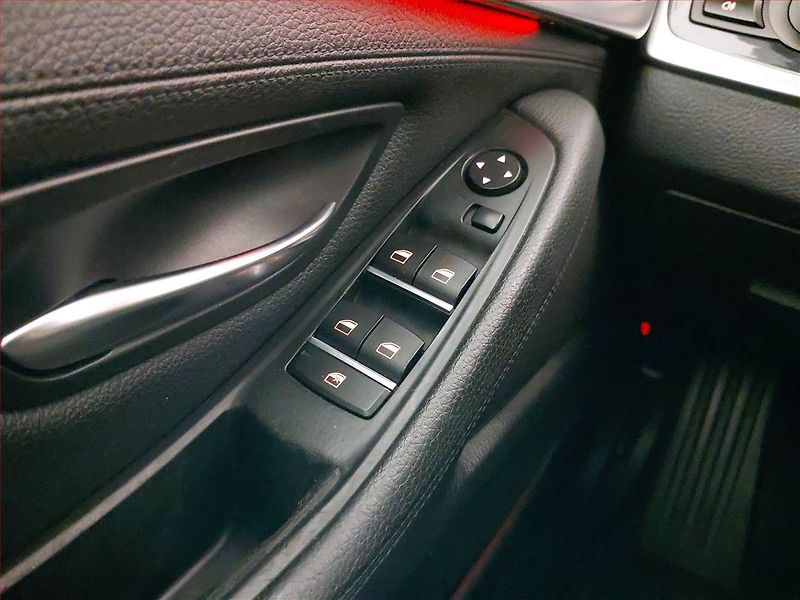 BMW Řada 5 (2015) 525d xDrive, 4X4, Automat - fotka 20 z 25