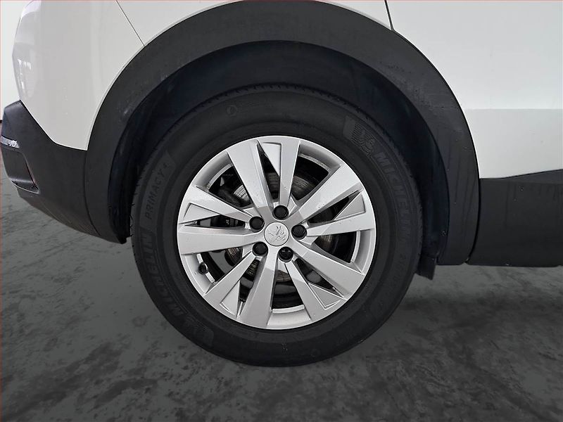 Peugeot 3008 (2021) Active Pack 1.2 PureTech - fotka 15 z 19