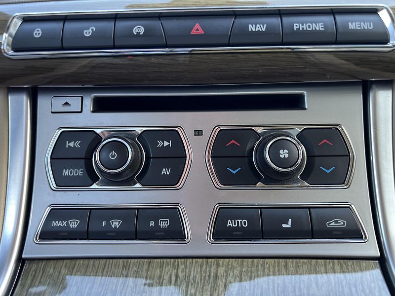 Jaguar XF 3.0D AUTOMAT KŮŽE NAVI KAMERA  - fotka 27 z 51