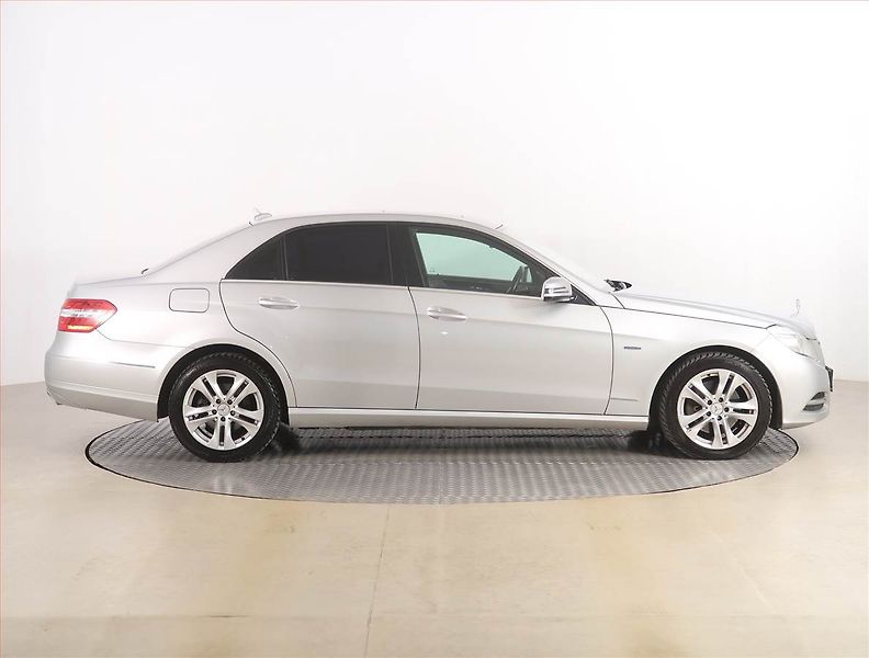 Mercedes-Benz Třídy E (2012) E 350 CDI 4MATIC, 4X4 - fotka 6 z 23