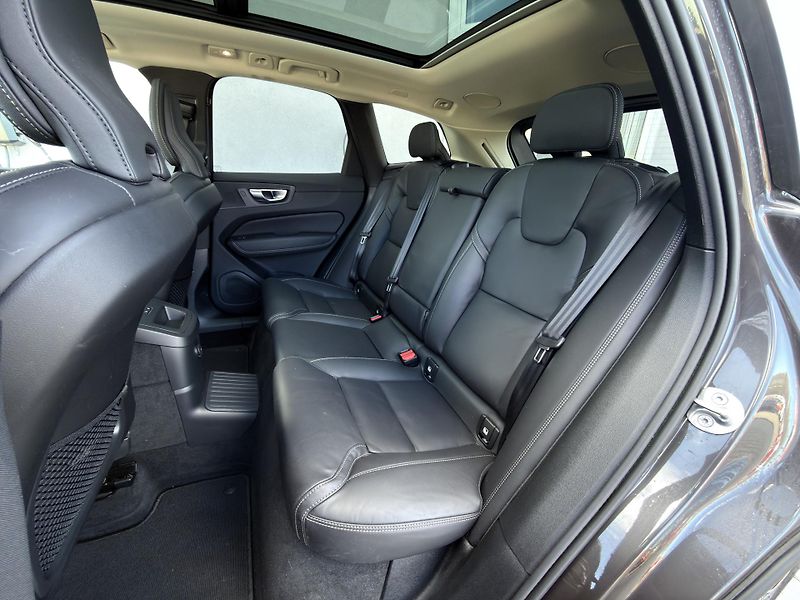 Volvo XC60 T8 AWD RECH.*ULTRA DARK + kola - fotka 16 z 51