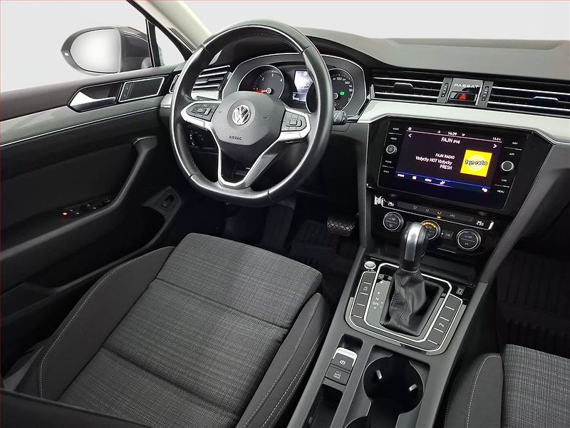 Volkswagen Passat (2019) 1.6 TDI, Automat, Navi - fotka 7 z 21