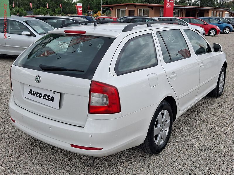 Škoda Octavia (2010) 1.6 TDi, 2.maj,ČR, AC, park - fotka 4 z 18