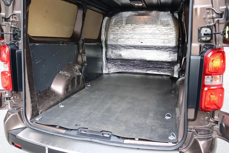Opel Vivaro (2020) 2.0 BlueHDi/CDTi 130 kW - fotka 41 z 57