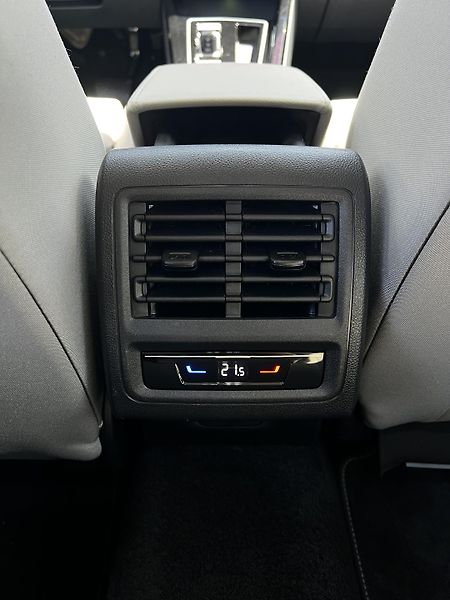 Volkswagen Golf 2.0TDI DSG 110kW Style TZ DPH - fotka 22 z 26