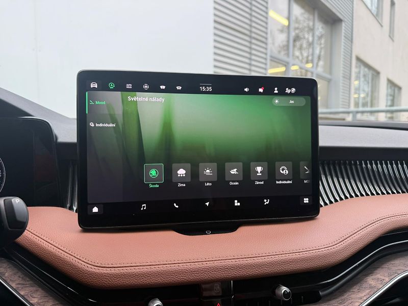 Škoda Superb Combi L&K 2.0 TDI 142kW 4x4 DS - fotka 18 z 27