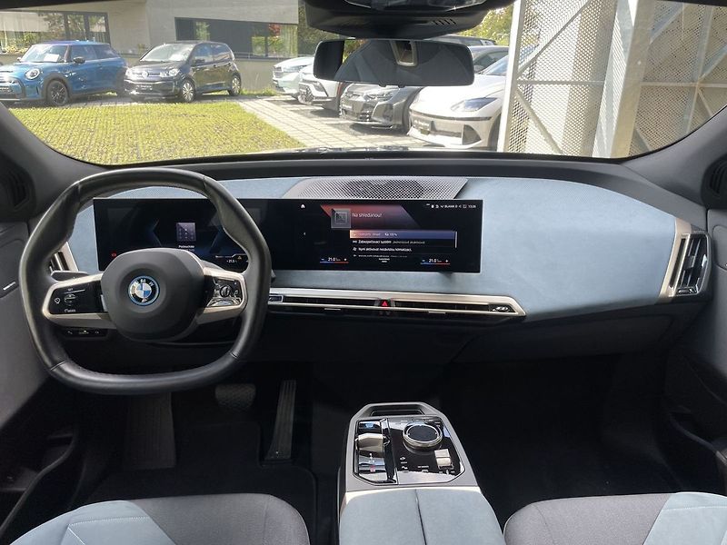 BMW Ostatní xDrive40 H&K REZERVACE - fotka 16 z 43