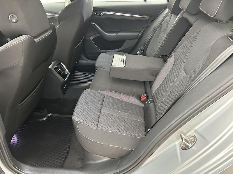 Škoda Octavia 2.0 TDI Style Plus - fotka 2 z 25