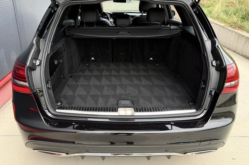 Mercedes-Benz Třídy C (2018) C 200 4Matic AMG Line - fotka 11 z 46