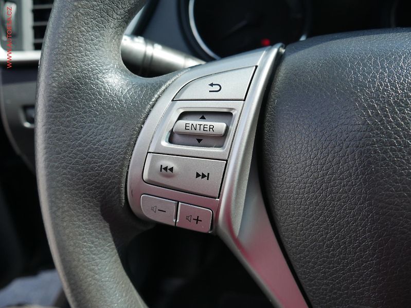 Nissan X-Trail (2014) 1.6dCi, AC, TZ, park.čidla - fotka 15 z 20
