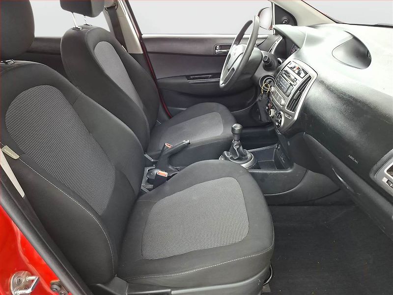 Hyundai i20 (2012) 1.2, jezdí výborně - fotka 9 z 13