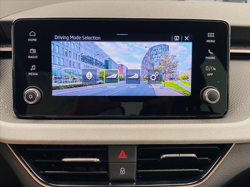 Škoda Kamiq 1,0 TSI 85kW Top Selection - fotka 15 z 27