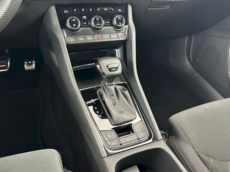 Škoda Karoq (2025) DSG 2.0TDI 110kW 4x4 SportLine - fotka 21 z 33
