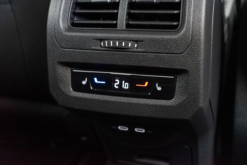 Volkswagen Touran 2.0TDI DSG*TAŽNÉ*7.MÍST*ČR 1.M - fotka 15 z 48