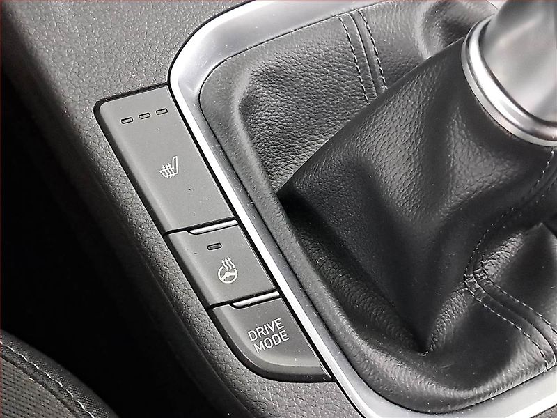 Hyundai i30 (2023) Smart 1.5 T-GDI MHEV, ČR,1.maj - fotka 16 z 20