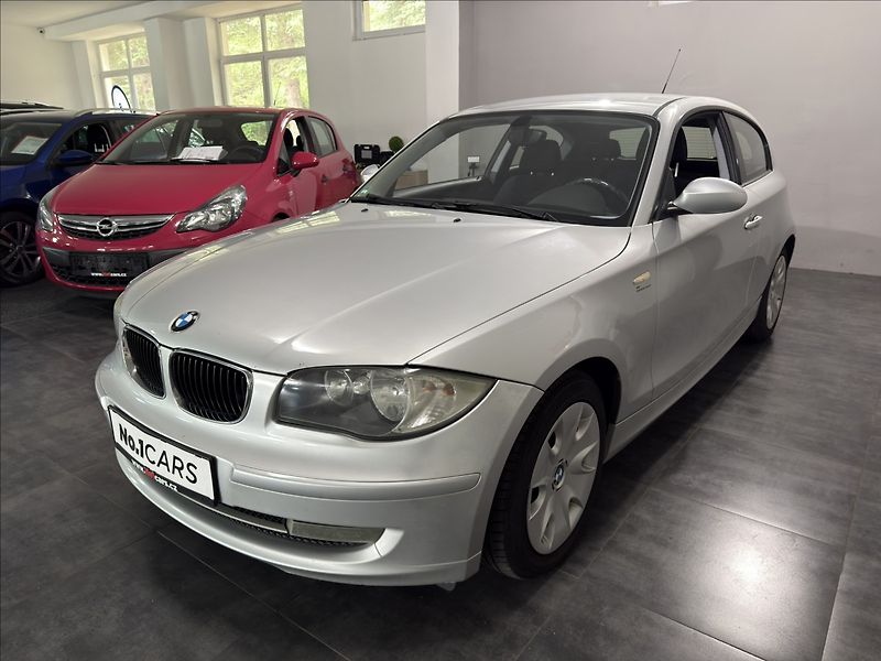 BMW Řada 1 2,0   D 105 kW ZADNÍ ČIDLA - fotka 3 z 19