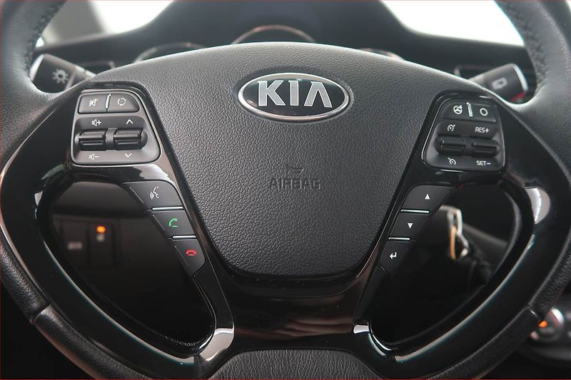 Kia Ceed (2014) 1.6 GDI, Automat, Serv.kniha - fotka 16 z 19