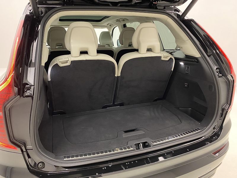 Volvo XC90 (2026) T8 AWD RECHARGE DARK ULTRA - fotka 25 z 79