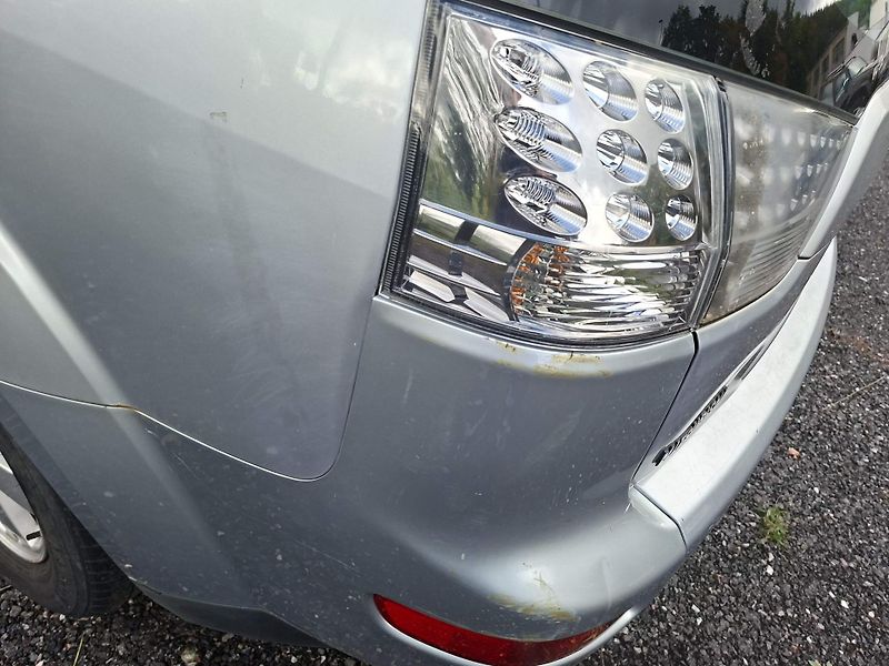 Mitsubishi Outlander (2008) 2.0 DI D 4X4 TZ - fotka 7 z 14