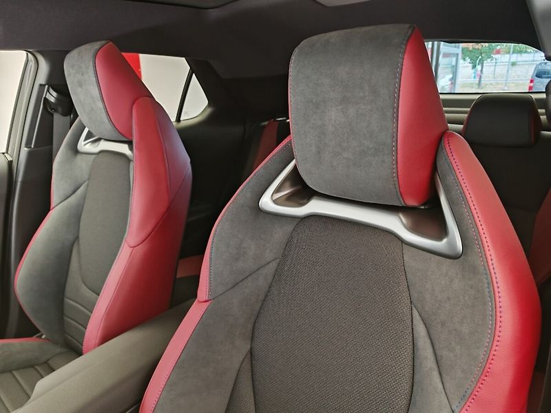 Toyota C-HR 2.0 PHEV Tokyo Edition *Panora - fotka 16 z 39