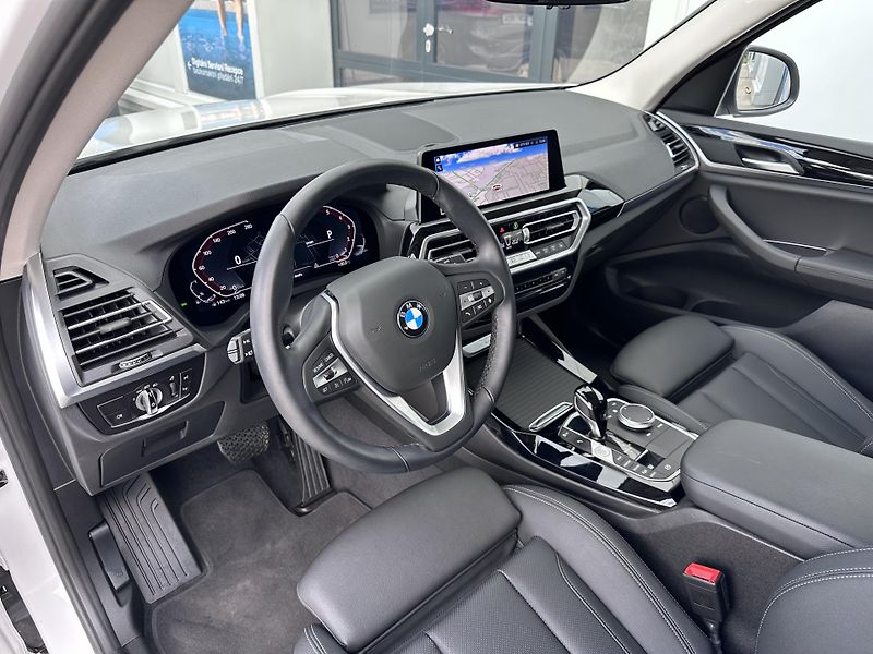 BMW X3 xDrive20i - fotka 13 z 22