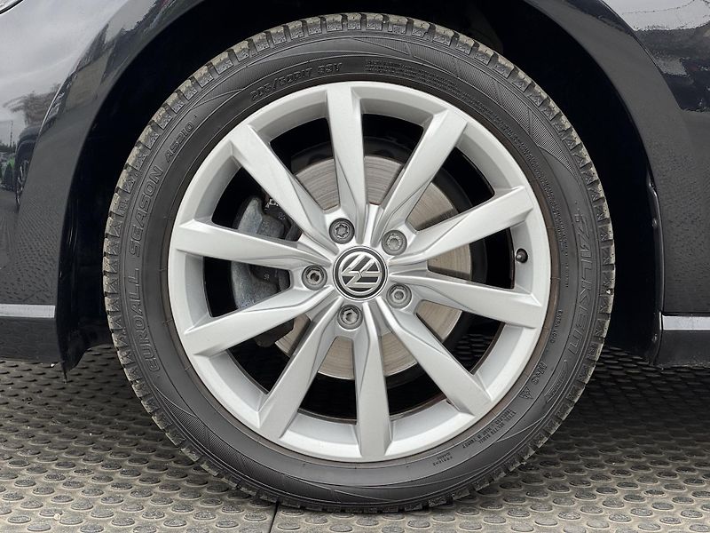 Volkswagen Golf (2017) 2.0TDi MAN Highline+, DPH, ACC - fotka 46 z 49