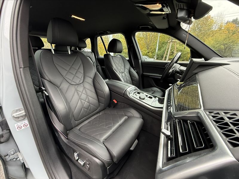 BMW X5 3,0 30d xDrive - fotka 17 z 36