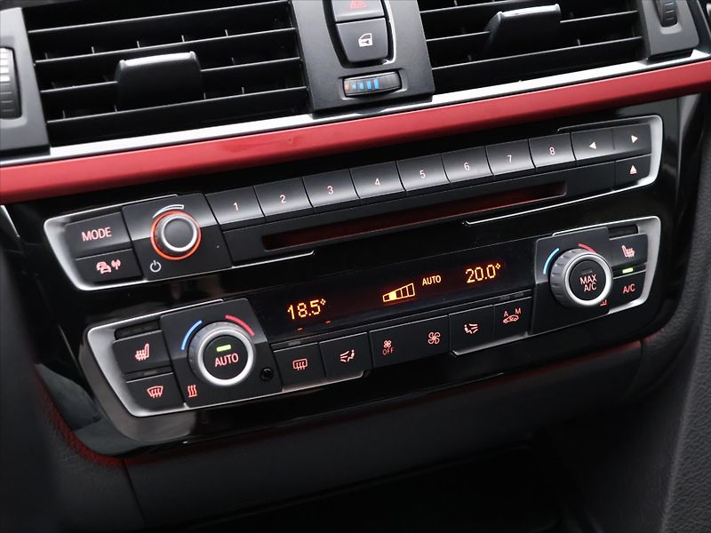 BMW Řada 3 3,0 330d 210kW Aut. xDrive - fotka 26 z 36