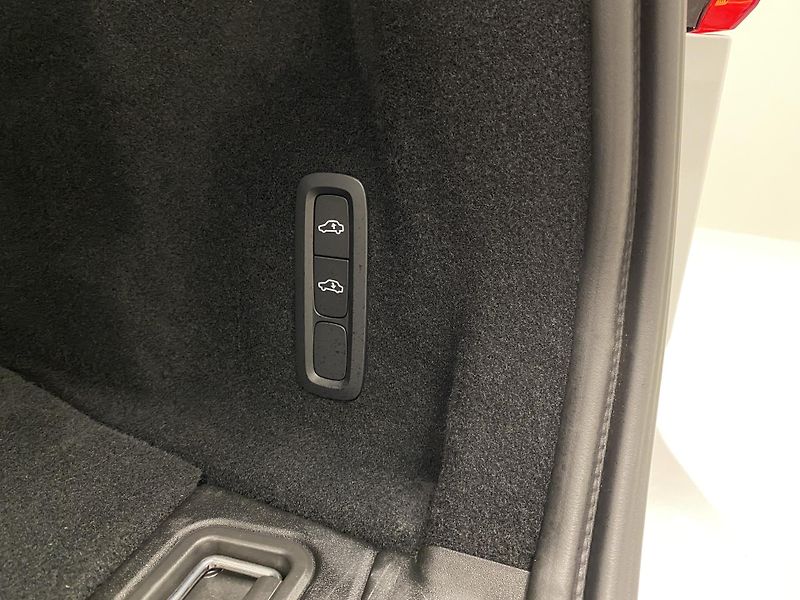 Volvo XC60 T8 AWD RECHARGE DARK ULTRA CZ - fotka 34 z 66