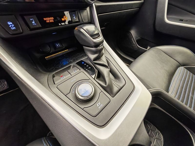 Toyota RAV4 2.5 Hybrid Selection 4WD - fotka 34 z 38