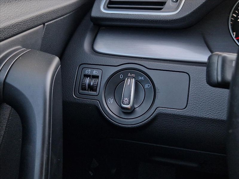 Volkswagen Passat 1,4 TSI DSG NOSIČ TAŽNÉ VÝHŘEV - fotka 35 z 35