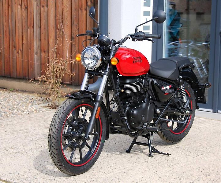 Royal Enfield Meteor 350 (2026) RED - fotka 9 z 25