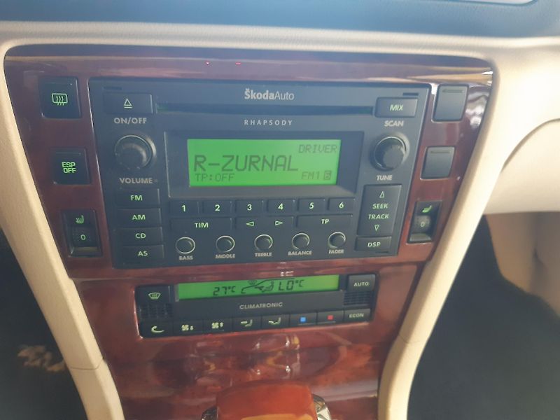 Škoda Superb 2.5 TDI AUTOMAT DIGIKLIMA - fotka 10 z 24