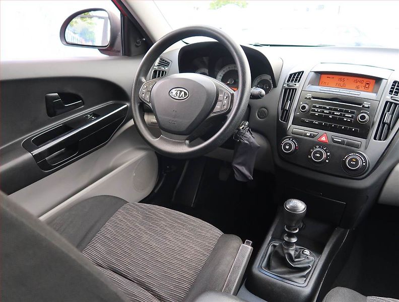 Kia Ceed (2009) 1.4 CVVT, po STK, jezdí dobře - fotka 7 z 16