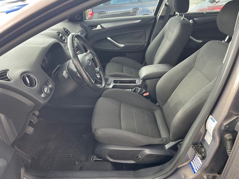Ford Mondeo (2011) 2.0 TDCi - fotka 7 z 20