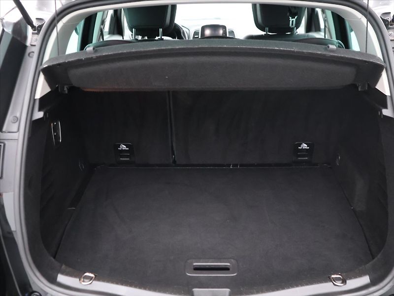 Renault Scénic 1,6 dCi 118kW Aut. Bose LED - fotka 10 z 28
