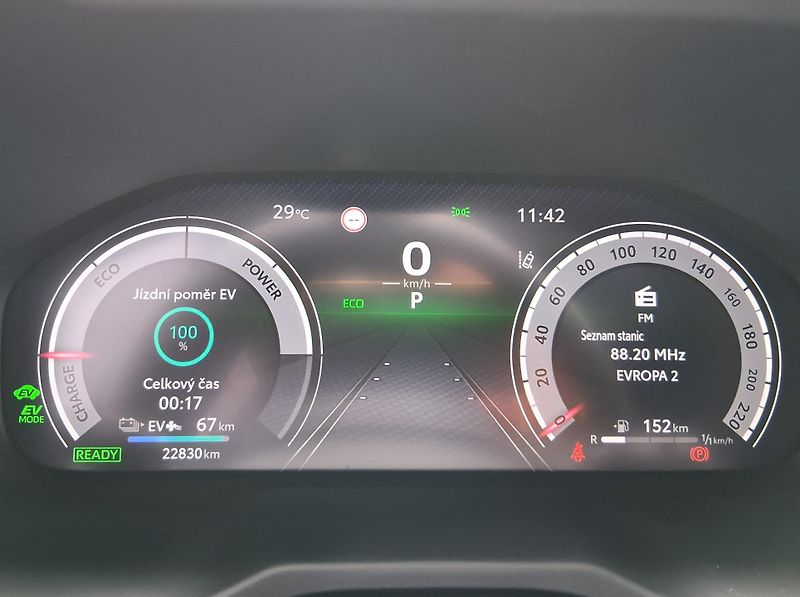 Toyota RAV4 EXECUTIVE JBL PHEV 4x4 225 kW - fotka 12 z 39