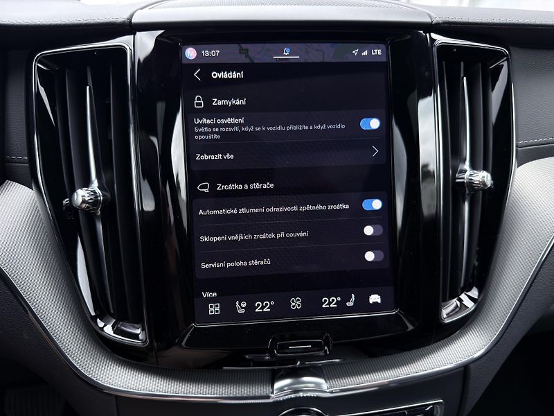 Volvo XC60 B5 AWD ULTRA // VZDUCH // B&W - fotka 42 z 56