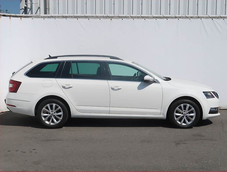 Škoda Octavia (2018) Style 1.6 TDI, Automat, Navi - fotka 6 z 14