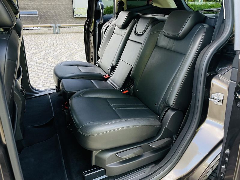 Ford Grand C-MAX 2.0TDCi MAN TAŽNÉ 1MAJITEL - fotka 31 z 50