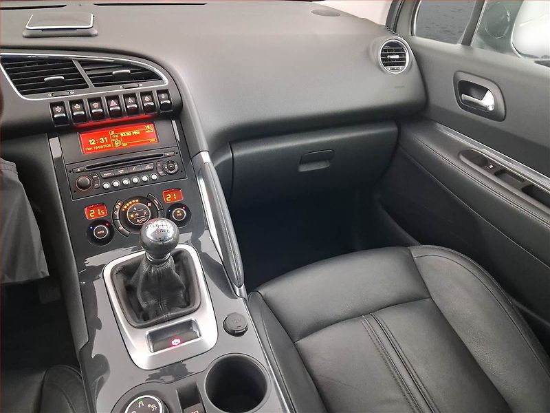 Peugeot 3008 (2010) 2.0 HDi, Tempomat - fotka 8 z 21