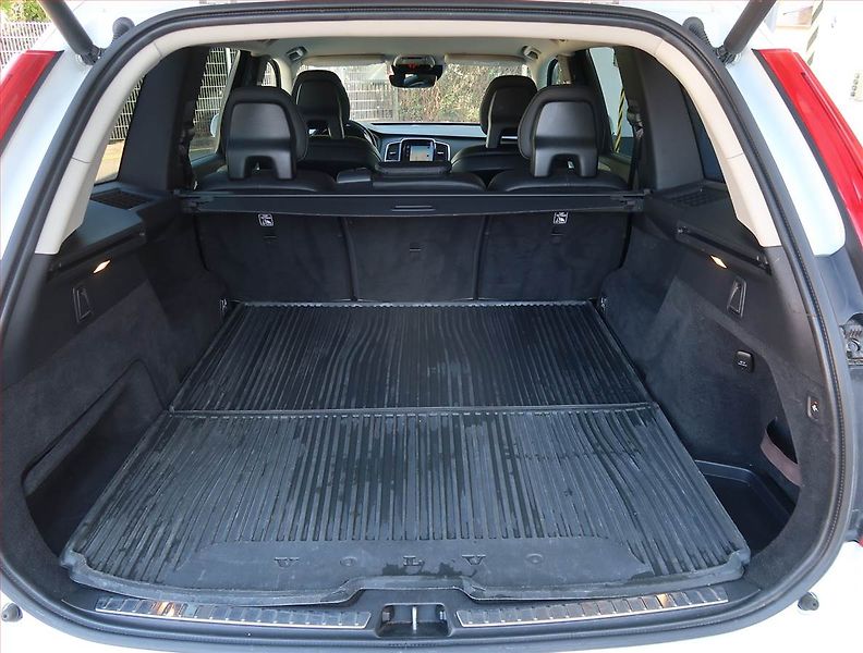 Volvo XC90 (2015) D5 AWD - fotka 14 z 25