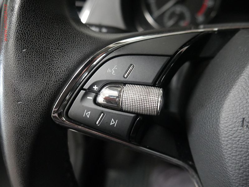 Škoda Fabia (2022) 1.0 TSi, ČR, Ambition, zámek - fotka 14 z 19
