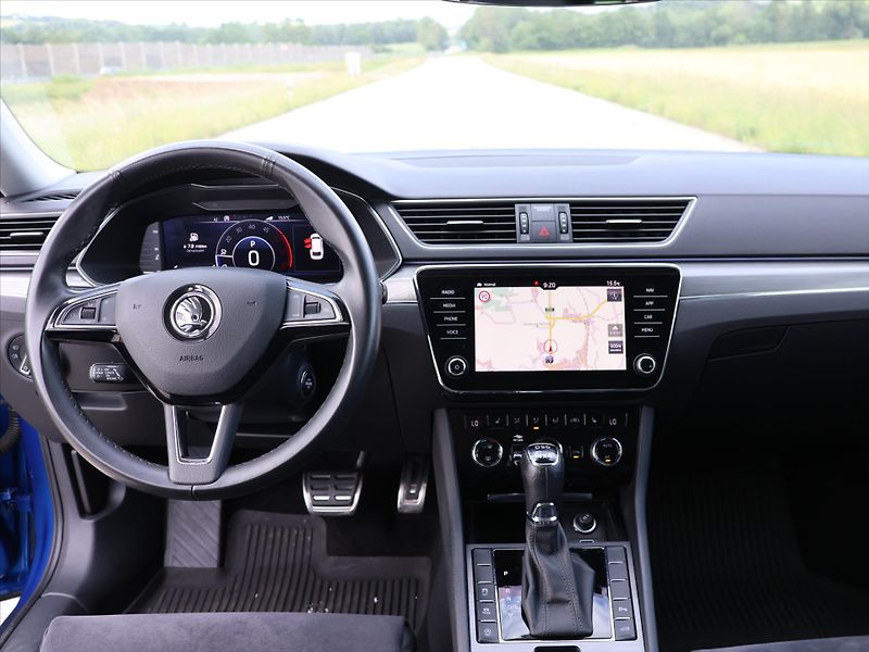 Škoda Superb 2,0 TDI DSG 4x4 CZ Scout DPH - fotka 27 z 35