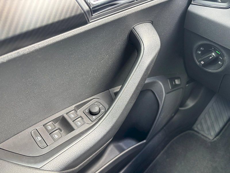 Škoda Karoq (2020) 1.5 TSI 110kW Sportline DSG - fotka 10 z 35