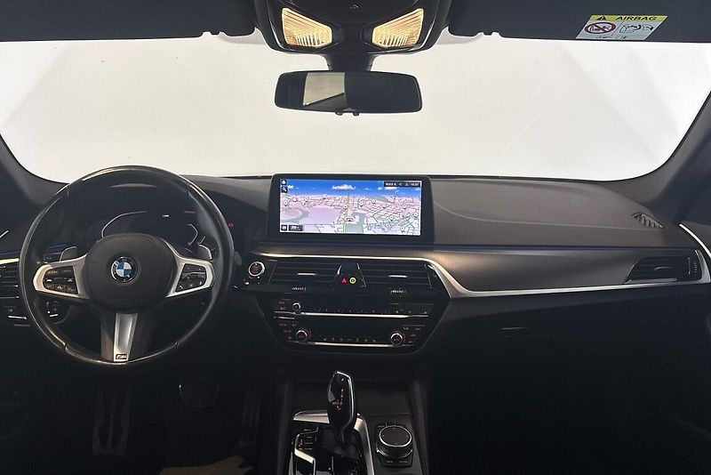 BMW Řada 5 520d xDrive - fotka 7 z 12
