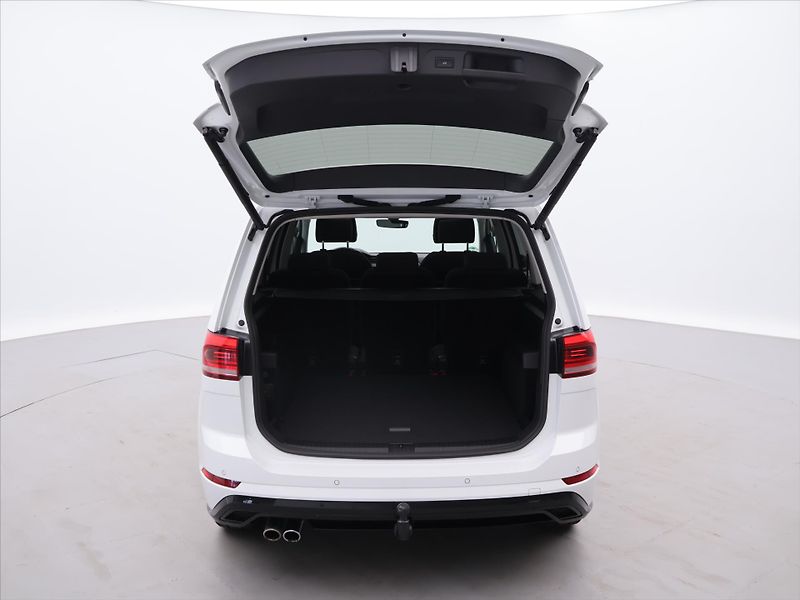 Volkswagen Touran 2,0 TDI DSG R-Line 1.Maj DPH - fotka 9 z 34