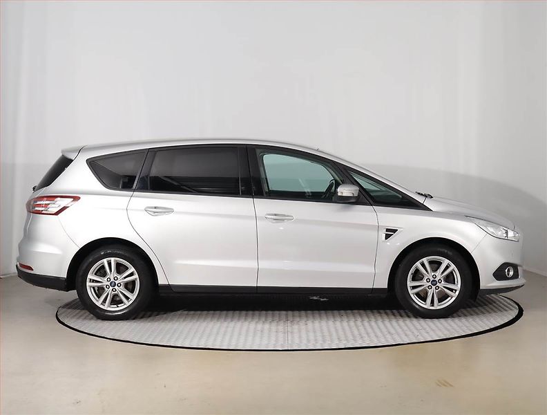 Ford S-MAX (2018) 2.0 EcoBlue, Navi, Tempomat - fotka 6 z 23