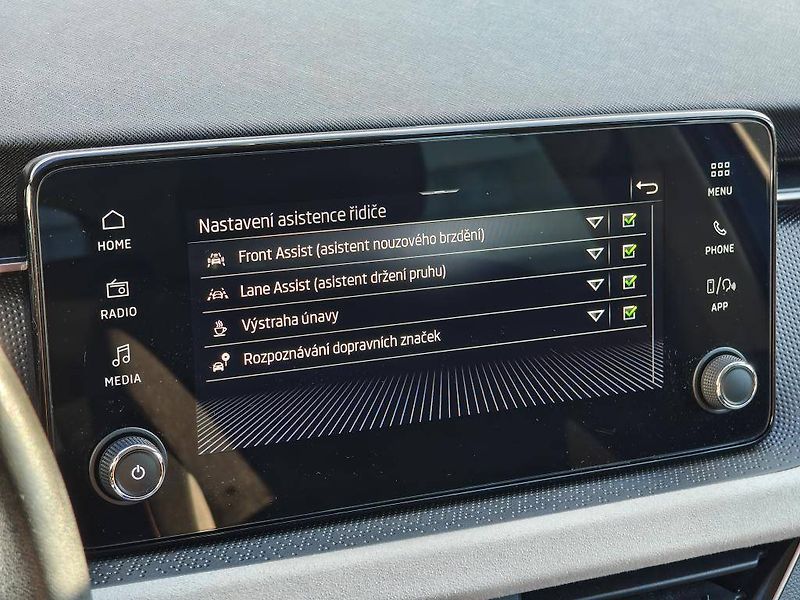 Škoda Scala Drive 7DSG 1,0TSI - fotka 16 z 22