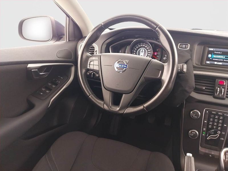 Volvo V40 (2012) 2.0 D4, Serv.kniha - fotka 7 z 19